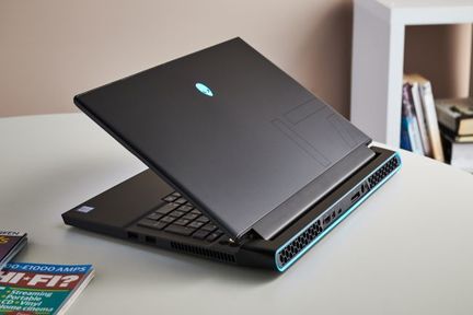 بررسی لپ تاپ Alienware m17: بیگانه اما پرقدرت