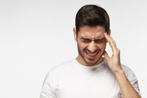 دلیل سردردهای خود را بشناسیم