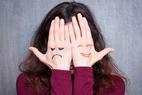 مهم ترین دلایل نوسانات خلقی در بین زنان کدامند؟