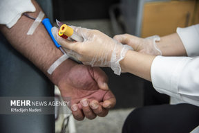 علائم مشکوک به HIV را جدی بگیرید/ گروه سنی در معرض خطر