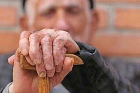 نشانه‌های افسردگی در سالمندان/ از بی‌قراری تا گریه های بی دلیل